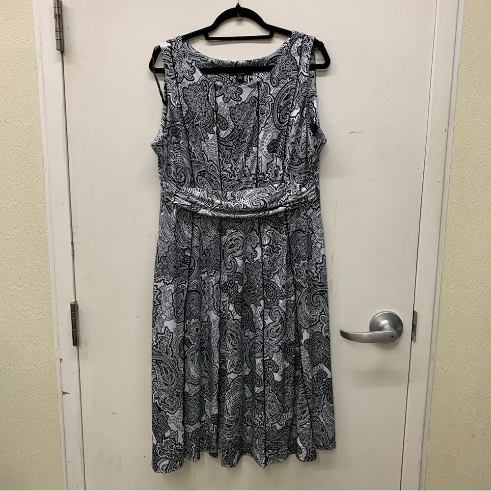 Perceptions Midi Dress in Elegant Black and White paisley size PXL